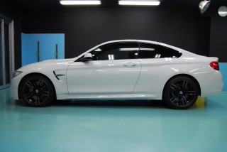 BMWM4クーペガラスコーティング画像