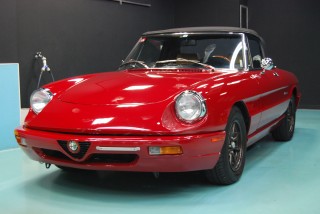 アルファロメオスパイダーベローチェガラスコート画像