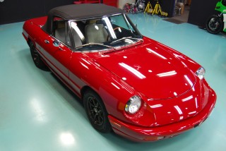 アルファロメオスパイダーベローチェガラスコート画像