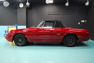 アルファロメオスパイダーベローチェガラスコート画像